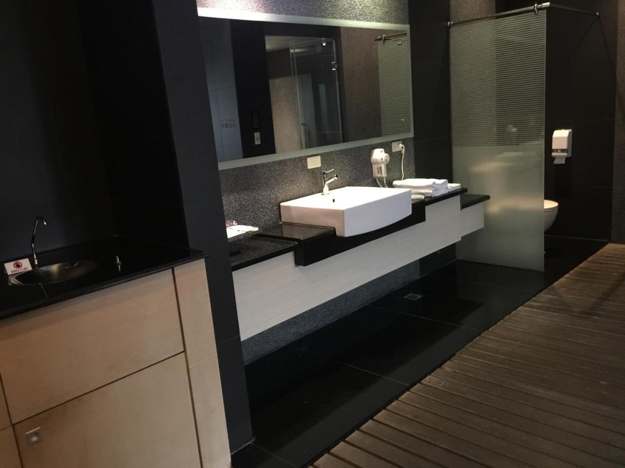 Li-Gin Motel Chiayi City Luaran gambar