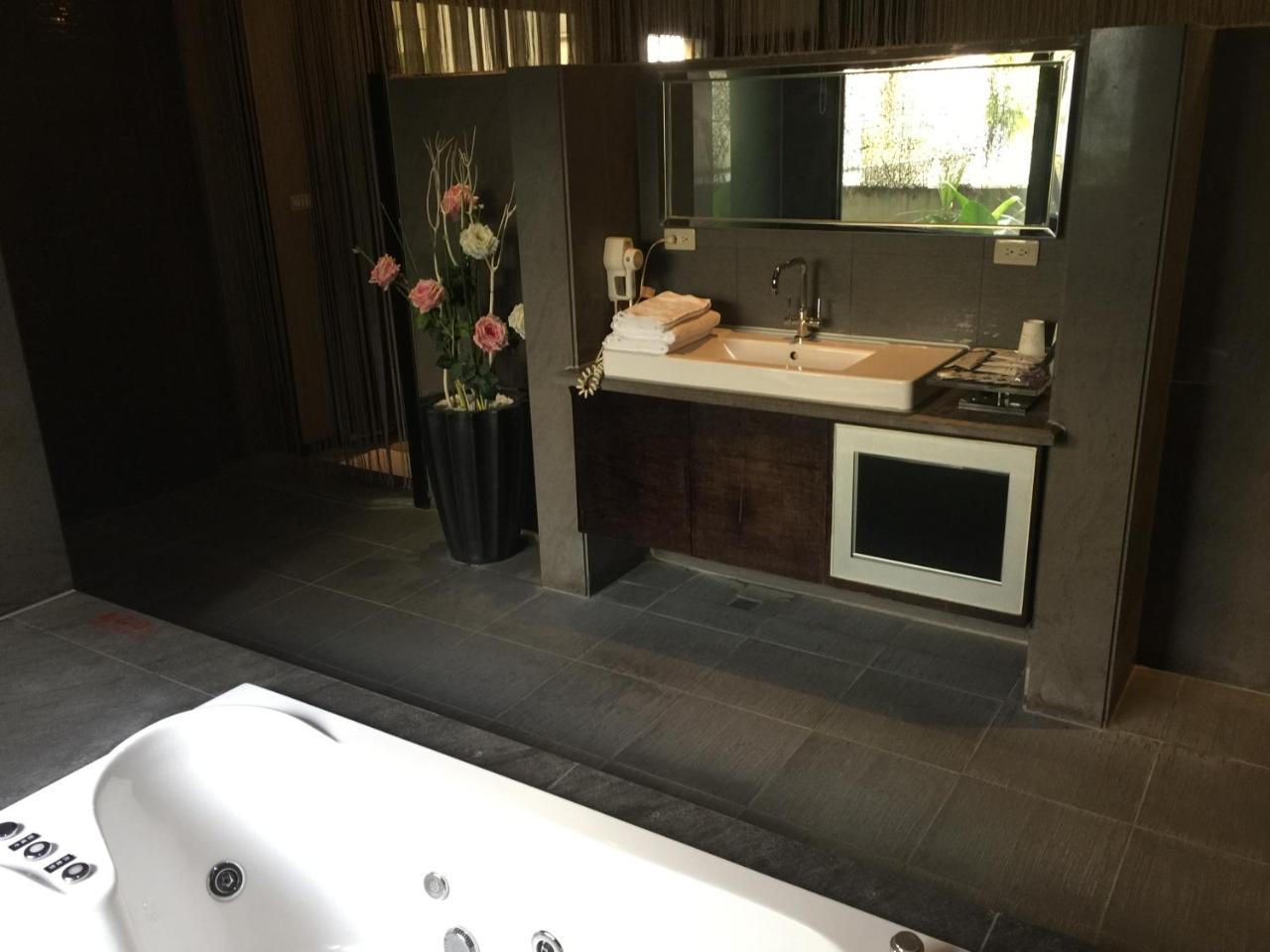 Li-Gin Motel Chiayi City Luaran gambar