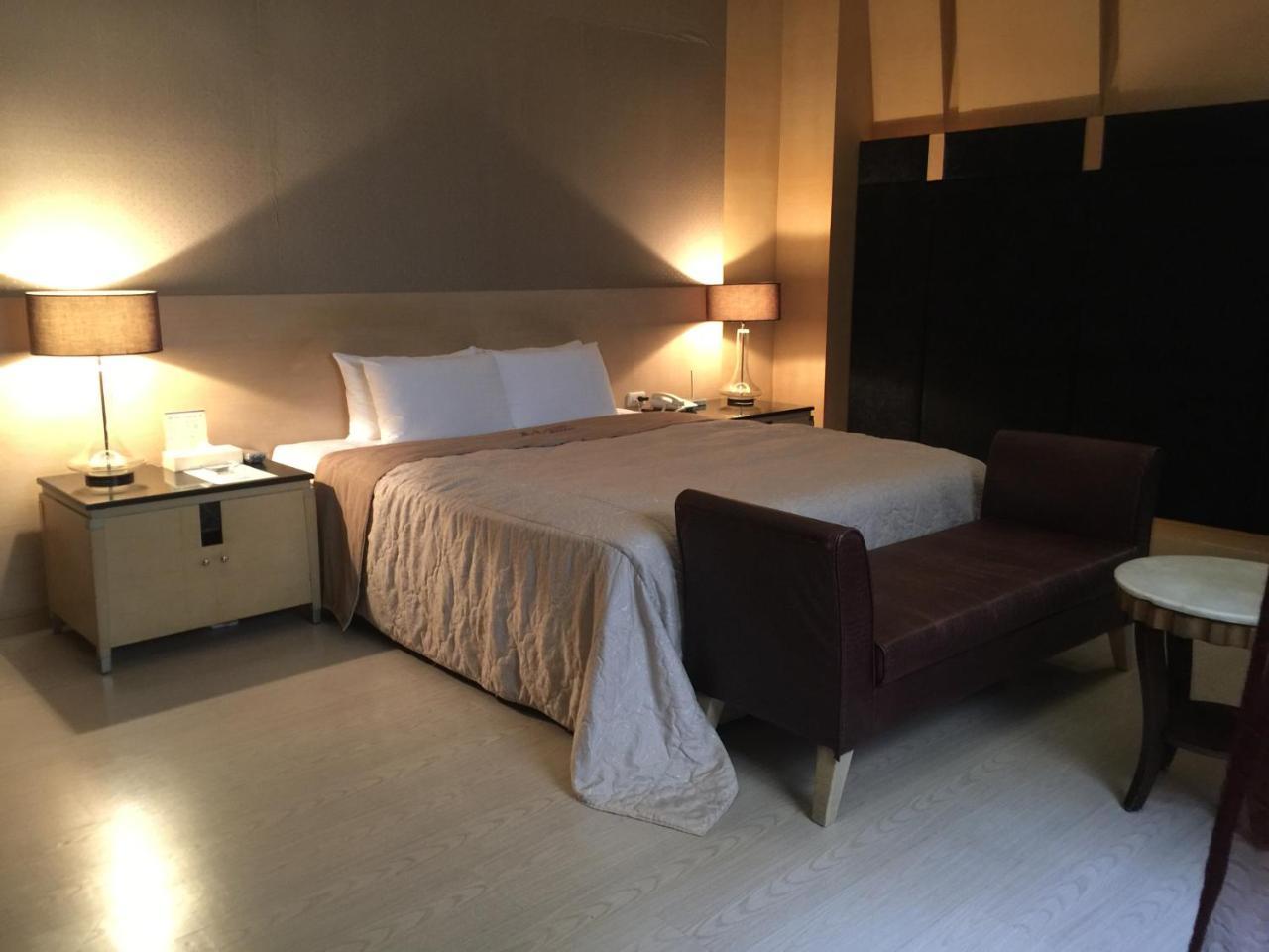 Li-Gin Motel Chiayi City Luaran gambar