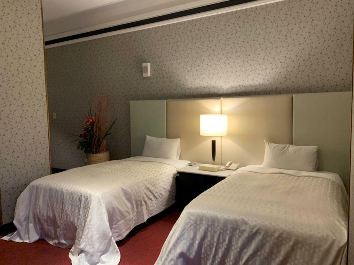 Li-Gin Motel Chiayi City Luaran gambar